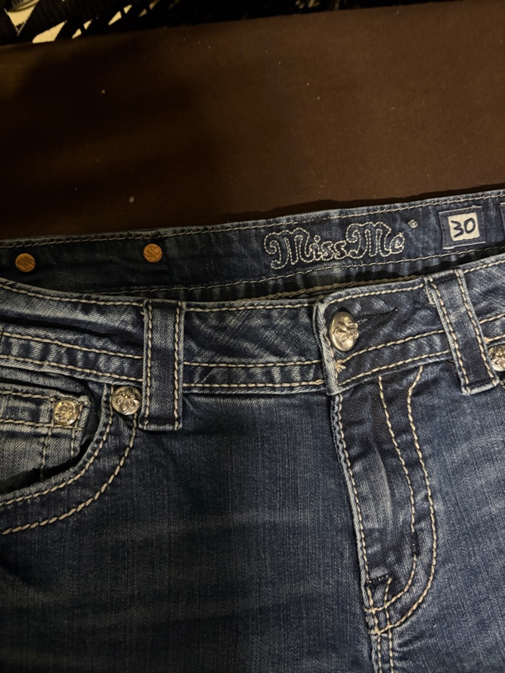 Miss Me signature Straight leg Jeans in Blue Wash Size 30 with an inseam of 31 - Picture 2 of 6